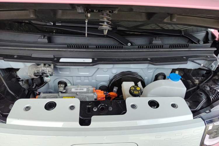 Used Chery QQ Ice Cream 2022 Taohuanxi Fragrant Peach Model Engine Bay