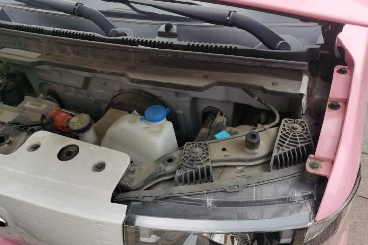 Used Chery QQ Ice Cream 2022 Taohuanxi Peach Edition Engine Bay Left