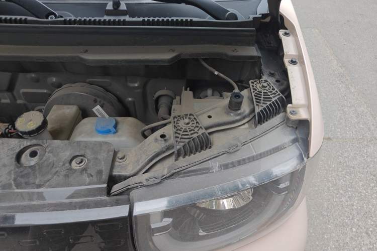 Used Chery QQ Ice Cream 2022 170km Sundae Phosphate Lithium-Ion Engine Bay Left
