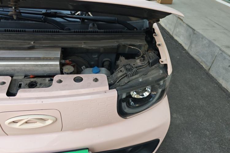 Used Chery QQ Ice Cream 2022 170km Sundae Phosphate Lithium-Ion Engine Bay Left