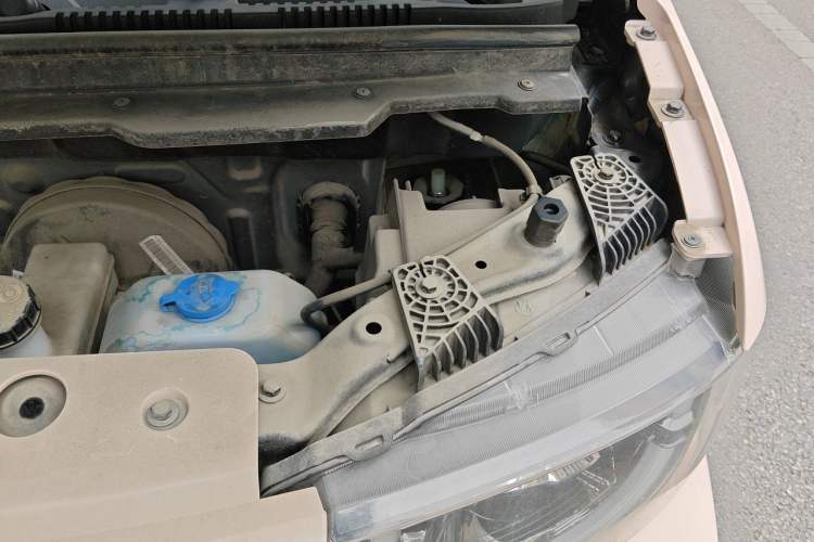 Used Chery QQ Ice Cream 2022 120km Conical Shape Lithium Iron Phosphate Engine Bay Left