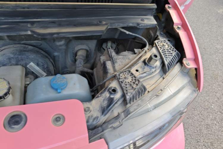Used Chery QQ Ice Cream 2022 170km Sundae Phosphate Lithium-Ion Engine Bay Left