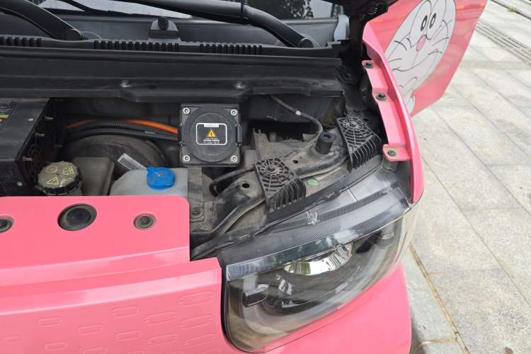 Used Chery QQ Ice Cream 2022 120km Conical Shape Lithium Iron Phosphate Engine Bay Left