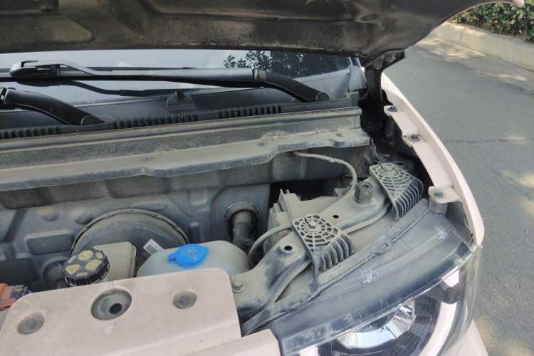 Used Chery QQ Ice Cream 2022 120km Conical Shape Lithium Iron Phosphate Engine Bay Left