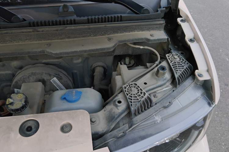 Used Chery QQ Ice Cream 2022 170km Sundae Phosphate Lithium-Ion Engine Bay Left