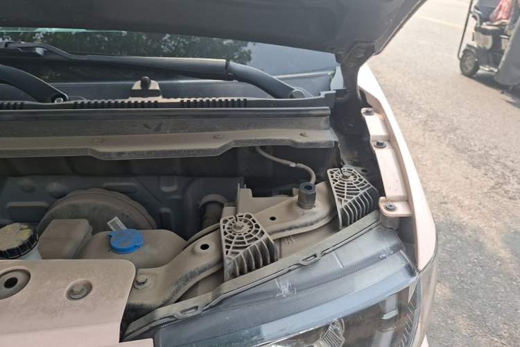 Used Chery QQ Ice Cream 2022 120km Conical Shape Lithium Iron Phosphate Engine Bay Left