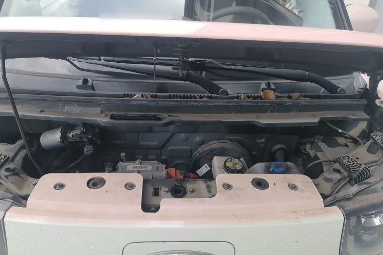 Used Chery QQ Ice Cream 2022 170km Sundae Phosphate Lithium-Ion Engine Bay