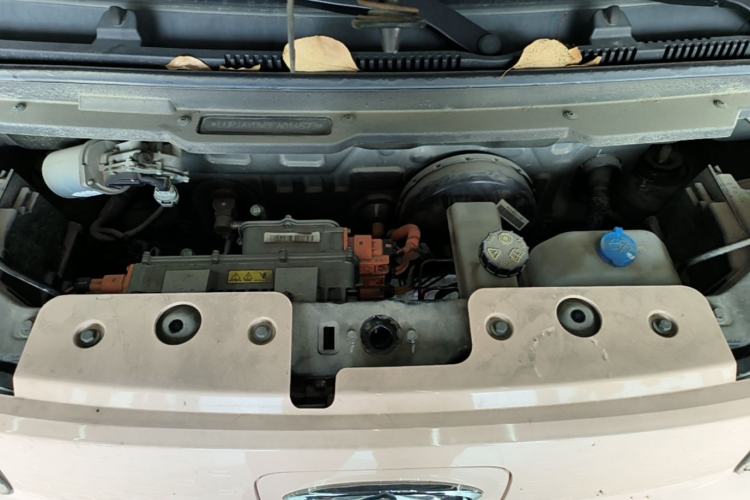 Used Chery QQ Ice Cream 2022 120km Milkshake Phosphate Lithium-Iron Engine Bay