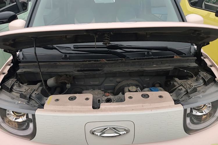 Used Chery QQ Ice Cream 2022 170km Sundae Phosphate Lithium-Ion Engine Bay