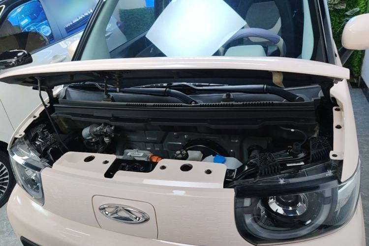 Used Chery QQ Ice Cream 2022 170km Sundae Phosphate Lithium-Ion Engine Bay
