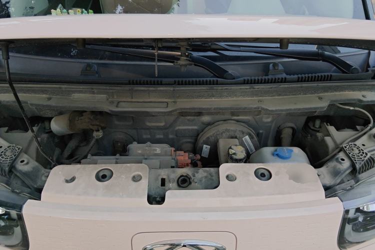 Used Chery QQ Ice Cream 2022 170km Sundae Phosphate Lithium-Ion Engine Bay