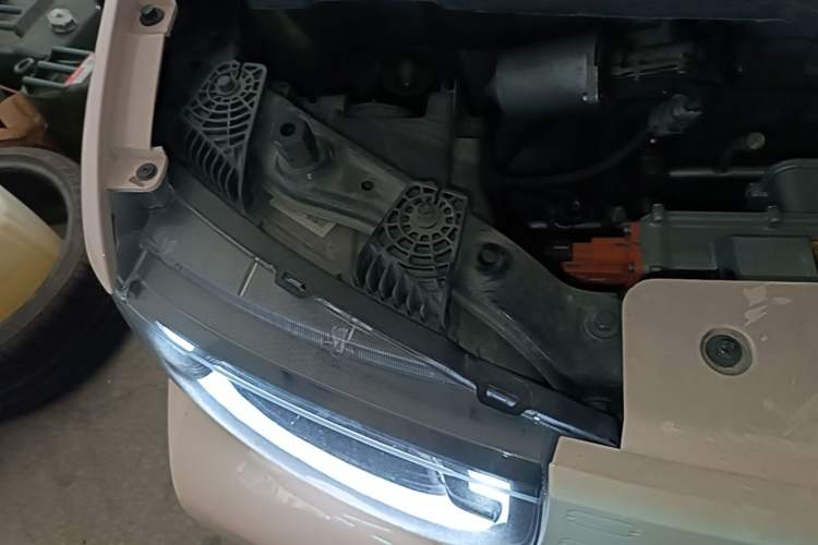 Used Chery QQ Ice Cream 2022 170km Sundae Phosphate Lithium-Ion Engine Bay Right