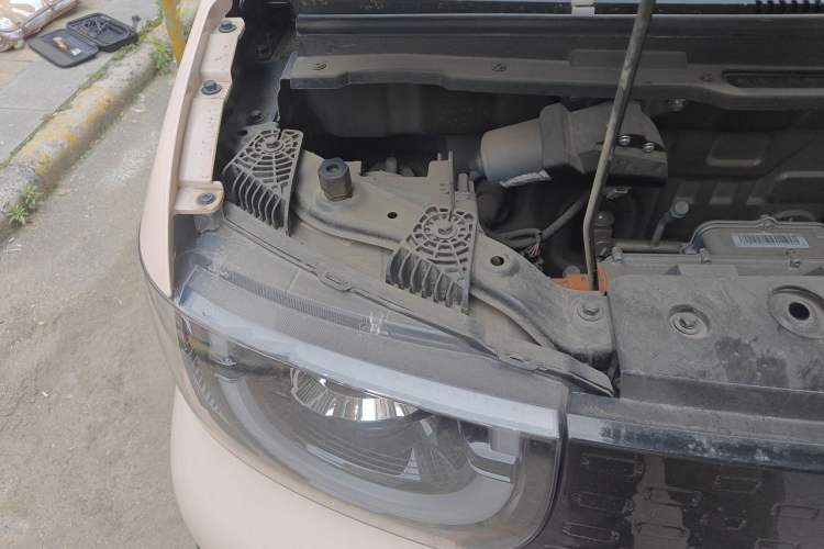 Used Chery QQ Ice Cream 2022 170km Sundae Phosphate Lithium-Ion Engine Bay Right