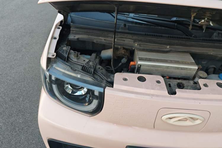 Used Chery QQ Ice Cream 2022 170km Sundae Phosphate Lithium-Ion Engine Bay Right