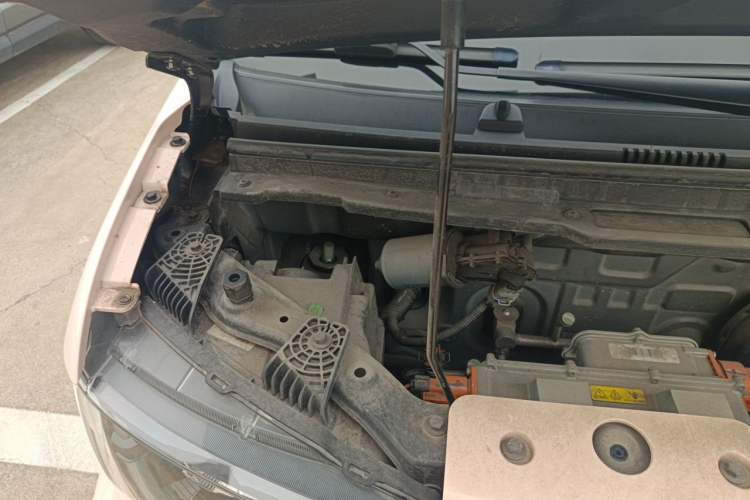 Used Chery QQ Ice Cream 2022 170km Sundae Phosphate Lithium-Ion Engine Bay Right