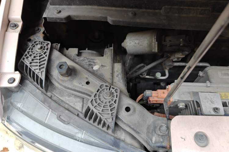 Used Chery QQ Ice Cream 2022 170km Sundae Phosphate Lithium-Ion Engine Bay Right