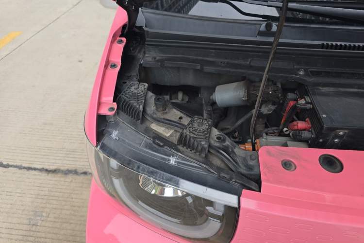 Used Chery QQ Ice Cream 2022 120km Conical Shape Lithium Iron Phosphate Engine Bay Right