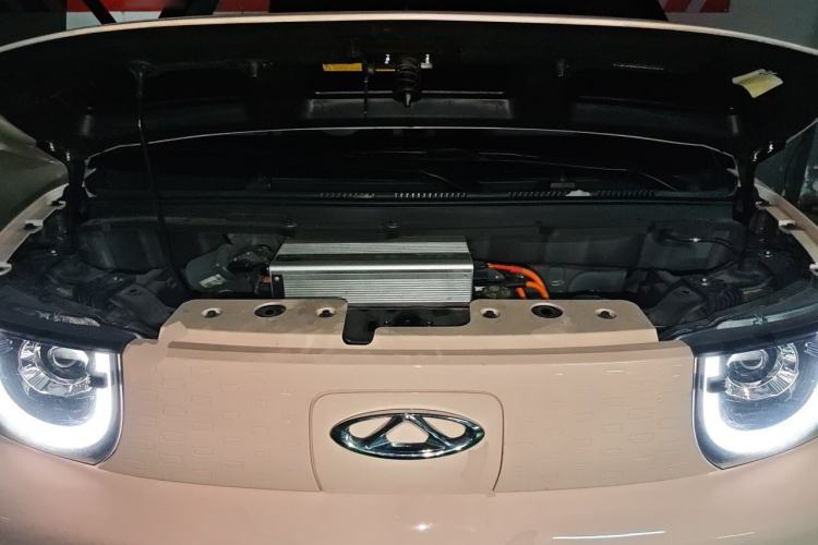 Used Chery QQ Ice Cream 2022 170km Sundae Phosphate Lithium-Ion Engine Bay