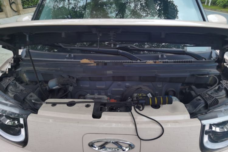 Used Chery QQ Ice Cream 2022 170km Sundae Phosphate Lithium-Ion Engine Bay