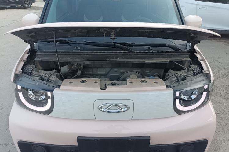 Used Chery QQ Ice Cream 2022 170km Sundae Phosphate Lithium-Ion Engine Bay
