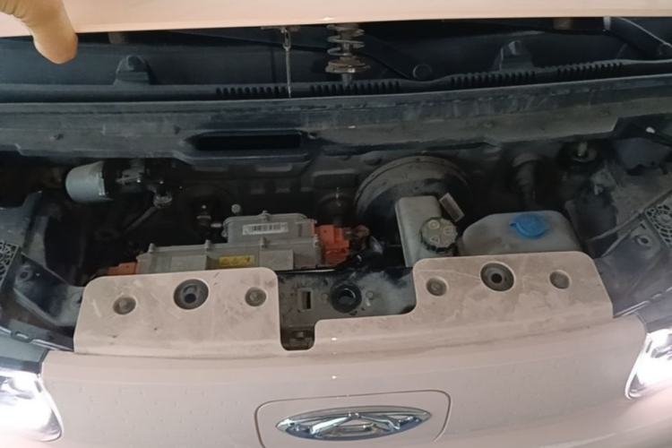 Used Chery QQ Ice Cream 2022 170km Sundae Phosphate Lithium-Ion Engine Bay