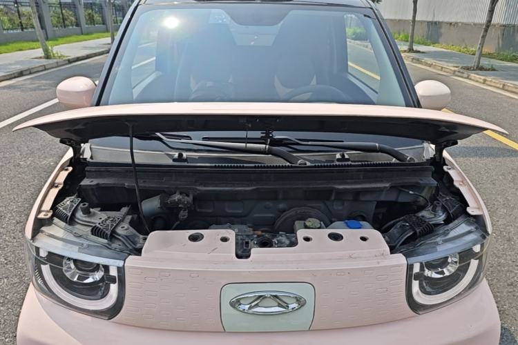 Used Chery QQ Ice Cream 2022 170km Sundae Phosphate Lithium-Ion Engine Bay