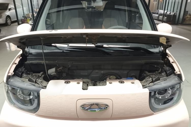 Used Chery QQ Ice Cream 2022 120km Conical Shape Lithium Iron Phosphate Engine Bay