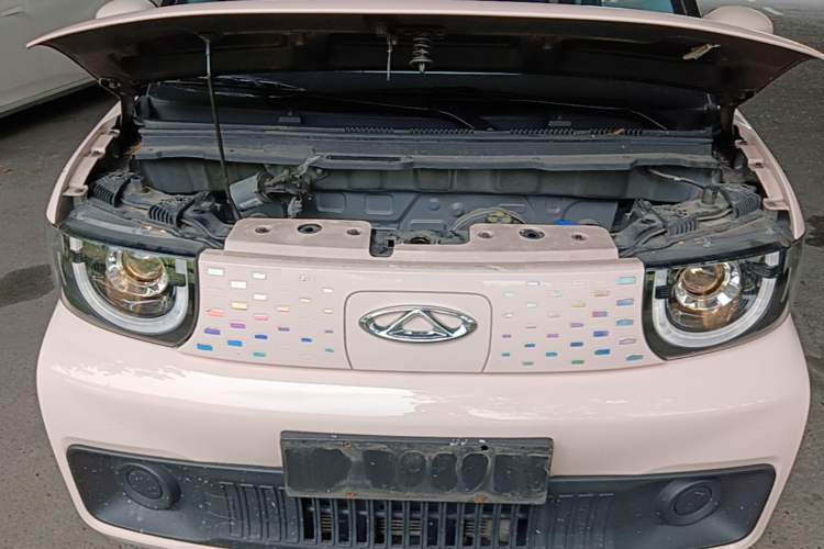 Used Chery QQ Ice Cream 2022 170km Sundae Phosphate Lithium-Ion Engine Bay