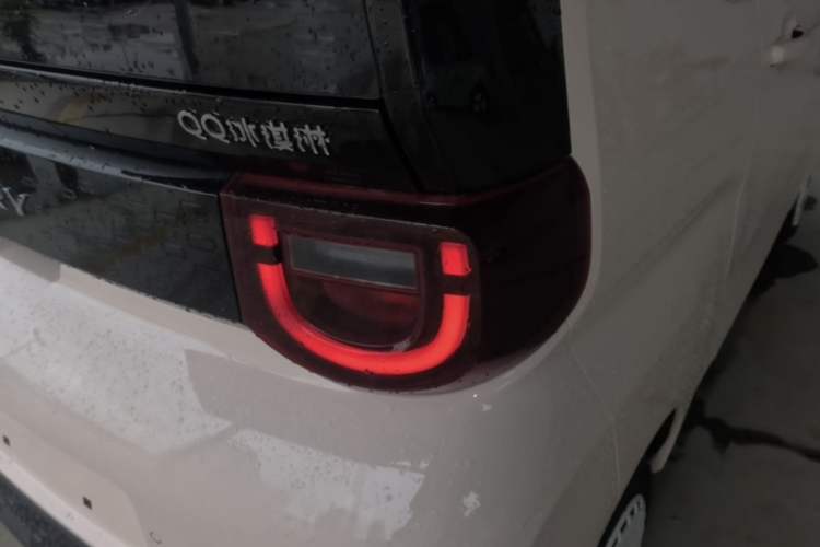 Used Chery QQ Ice Cream 2022 170km Sundae Phosphate Lithium-Ion Exterior 1