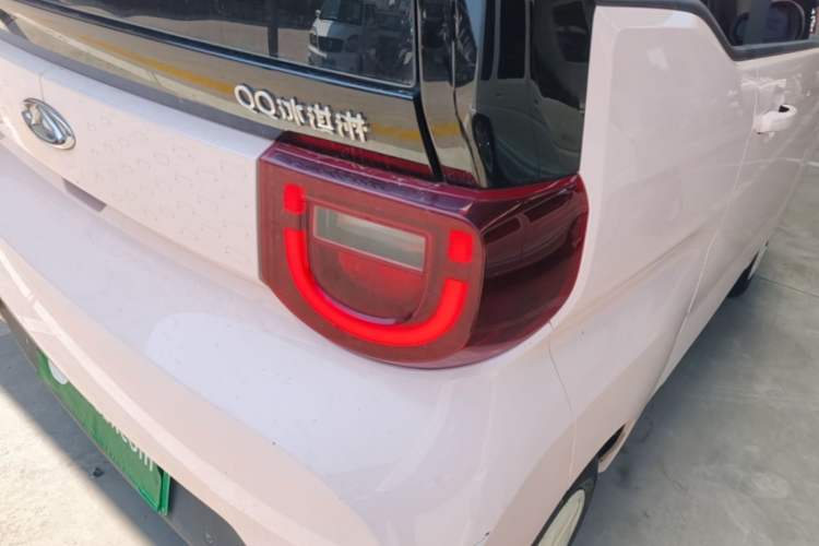Used Chery QQ Ice Cream 2022 170km Sundae Phosphate Lithium-Ion Exterior 3