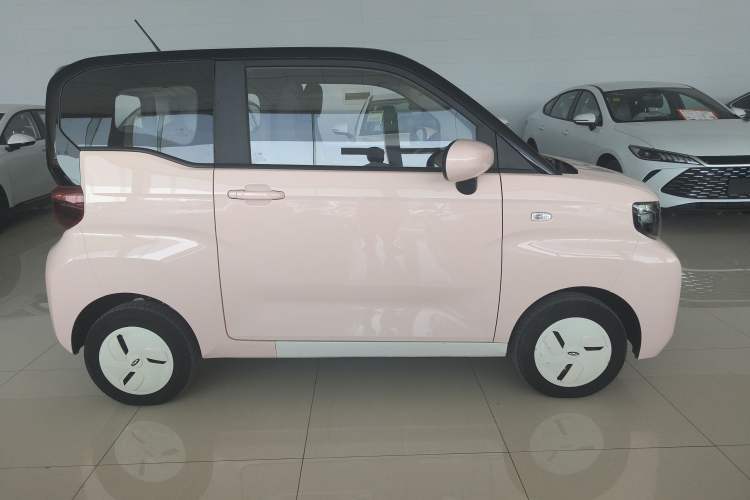 Used Chery QQ Ice Cream 2022 170km Sundae Phosphate Lithium-Ion Exterior 3