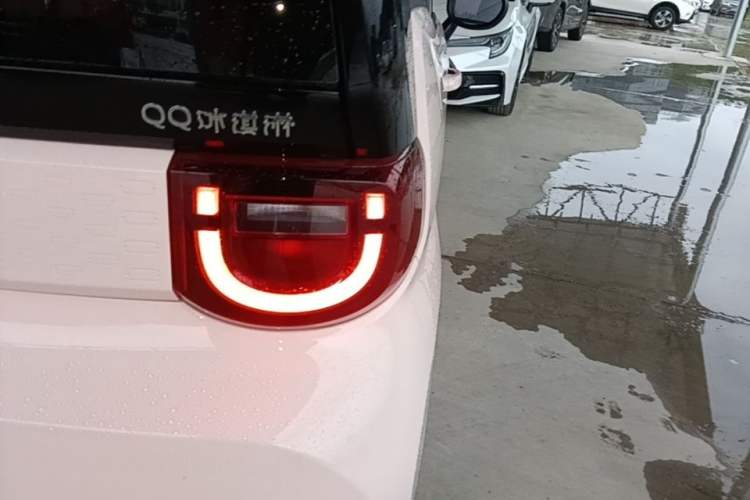 Used Chery QQ Ice Cream 2022 170km Sundae Phosphate Lithium-Ion Exterior 3