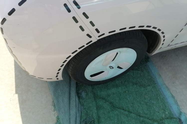 Used Chery QQ Ice Cream 2022 170km Sundae Phosphate Lithium-Ion Exterior 4