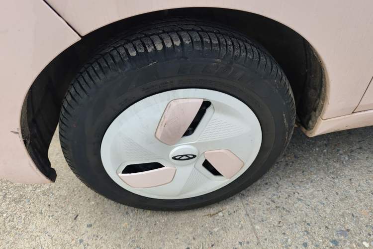 Used Chery QQ Ice Cream 2022 170km Sundae Phosphate Lithium-Ion Exterior 4
