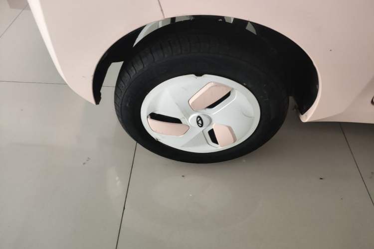 Used Chery QQ Ice Cream 2022 170km Sundae Phosphate Lithium-Ion Exterior 5