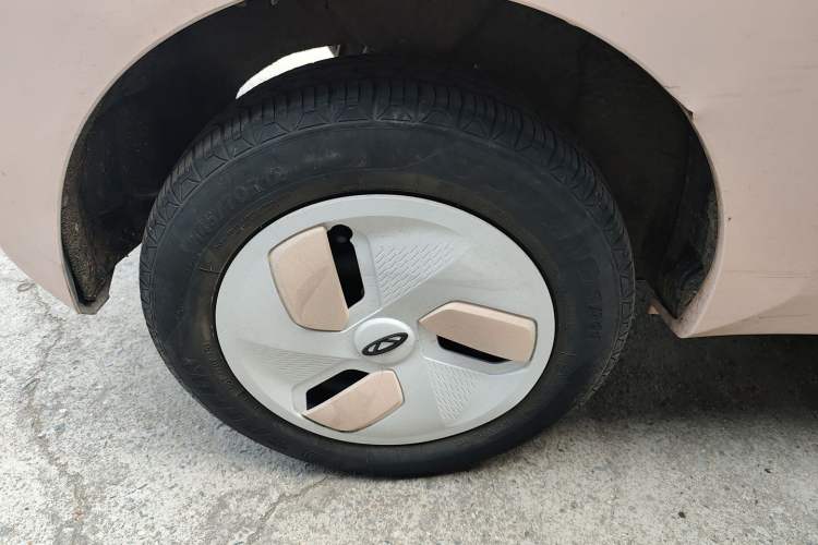 Used Chery QQ Ice Cream 2022 170km Sundae Phosphate Lithium-Ion Exterior 5