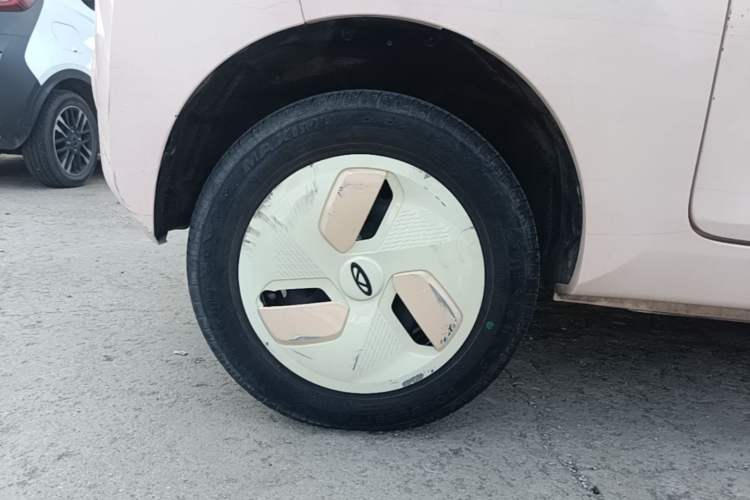 Used Chery QQ Ice Cream 2022 170km Sundae Phosphate Lithium-Ion Exterior 5