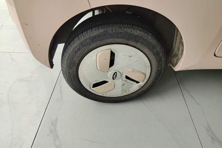 Used Chery QQ Ice Cream 2022 170km Sundae Phosphate Lithium-Ion Exterior 5