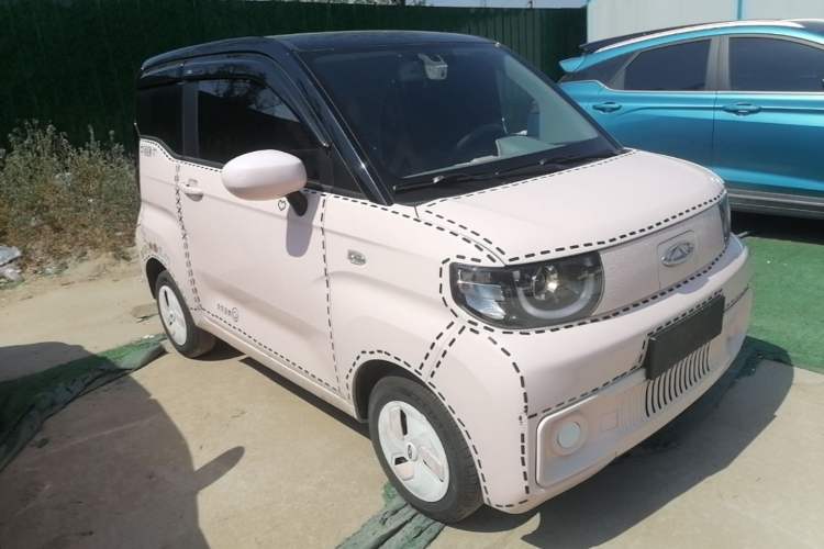 Used Chery QQ Ice Cream 2022 170km Sundae Phosphate Lithium-Ion Front Right 45 Deg