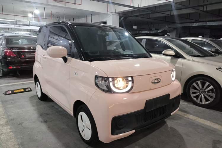 Used Chery QQ Ice Cream 2022 170km Sundae Phosphate Lithium-Ion Front Right 45 Deg