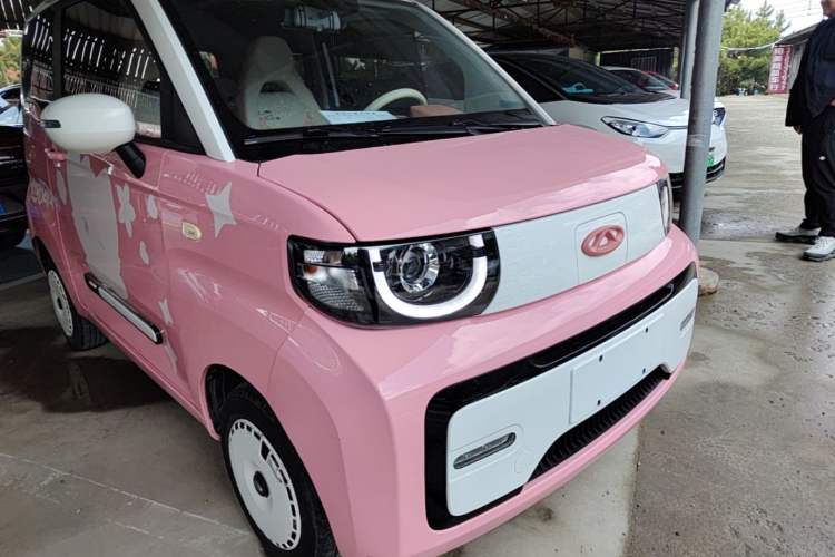 Used Chery QQ Ice Cream 2022 Taohuanxi Fragrant Peach Model Front Right 45 Deg