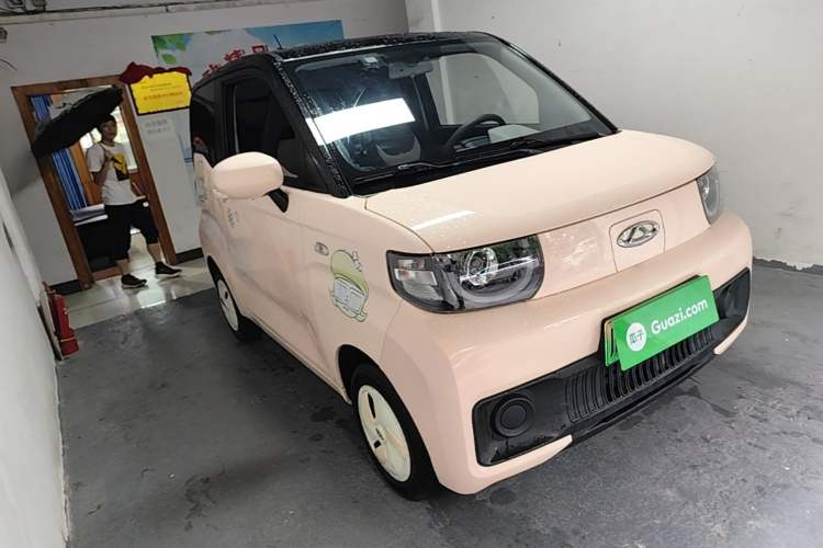 Used Chery QQ Ice Cream 2022 170km Sundae Phosphate Lithium-Ion Front Right 45 Deg