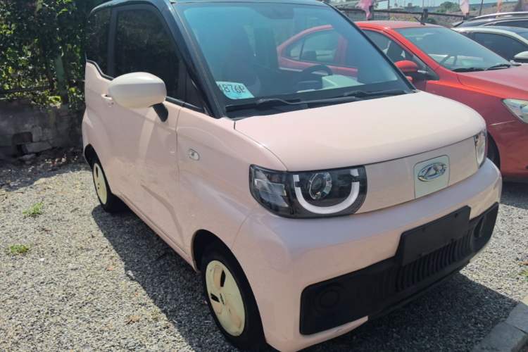 Used Chery QQ Ice Cream 2022 170km Sundae Phosphate Lithium-Ion Front Right 45 Deg