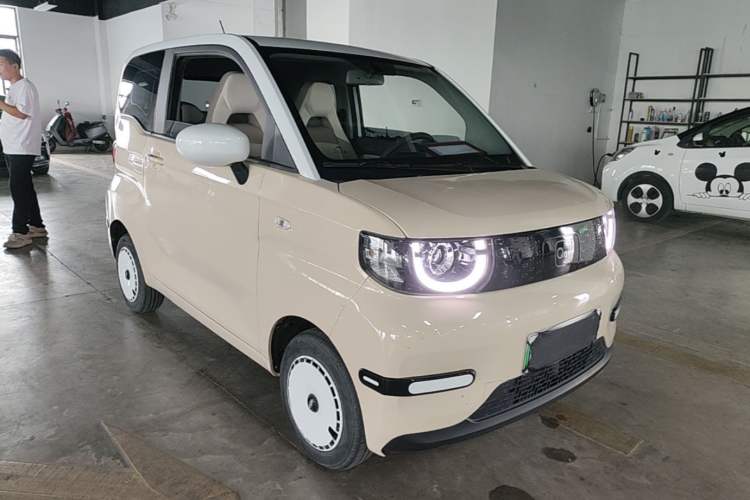 Used Chery QQ Ice Cream 2022 170km Sundae Phosphate Lithium-Ion Front Right 45 Deg