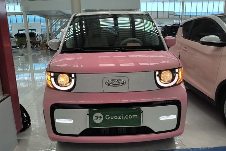 Used Chery QQ Ice Cream 2022 Taohuanxi Fragrant Peach Model Front