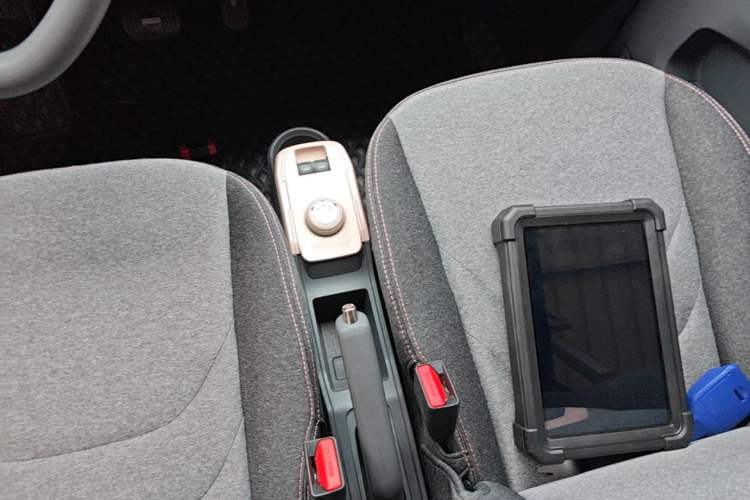 Used Chery QQ Ice Cream 2022 170km Sundae Phosphate Lithium-Ion Gear Lever