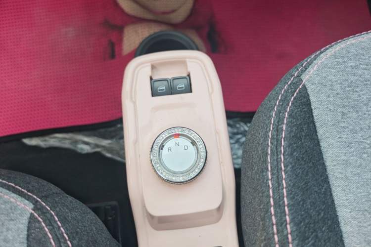 Used Chery QQ Ice Cream 2022 170km Sundae Phosphate Lithium-Ion Gear Lever