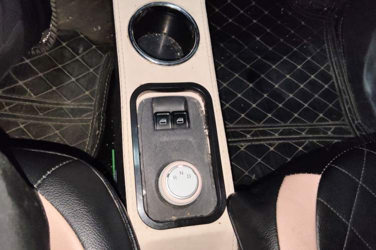 Used Chery QQ Ice Cream 2022 170km Sundae Phosphate Lithium-Ion Gear Lever