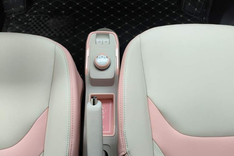 Used Chery QQ Ice Cream 2022 Taohuanxi Sweet Peach Edition Gear Lever