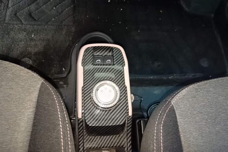 Used Chery QQ Ice Cream 2022 170km Sundae Ternary Lithium Gear Lever